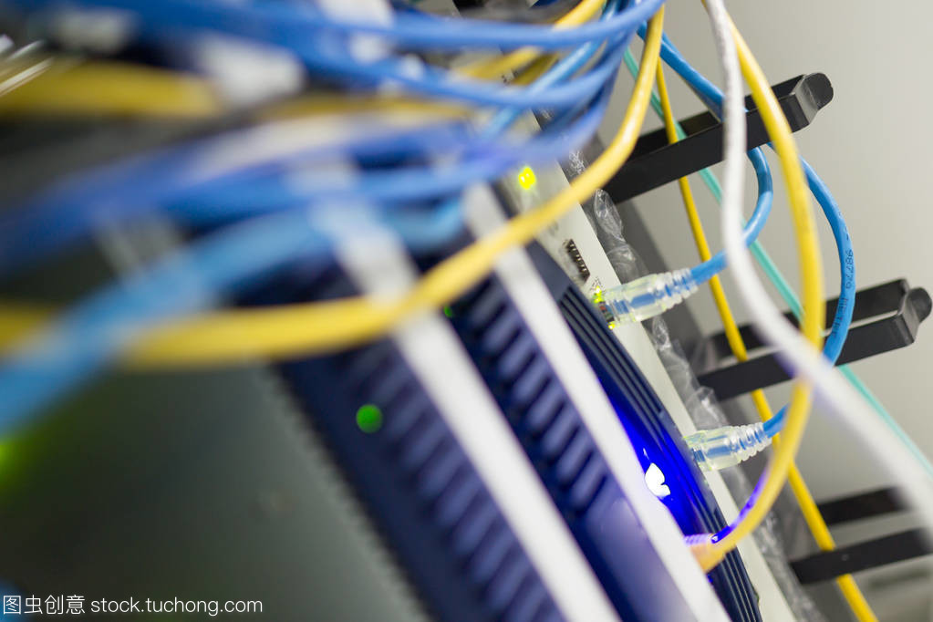 核心交换机 网络空间的基石与高效运维的守护者